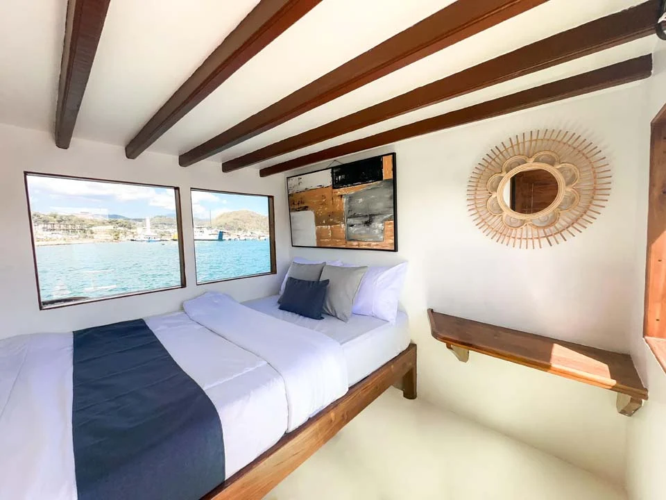 MASTER-ROOM-Kapal-North-Blue-Boat