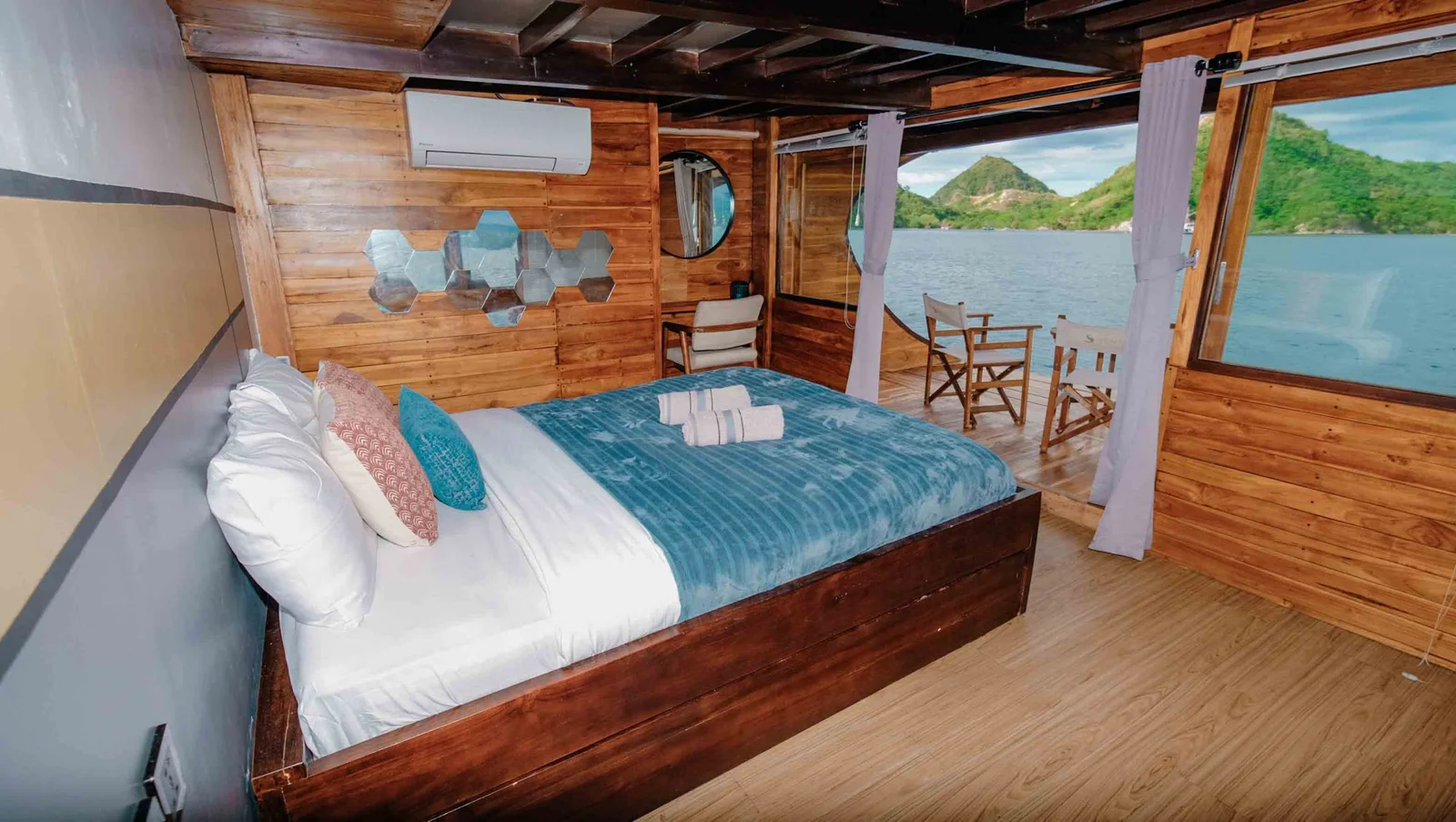 3.-PANORAMIC-SUITES-MAIN-DECK-Senada-Phinisi-scaled-1 (1)