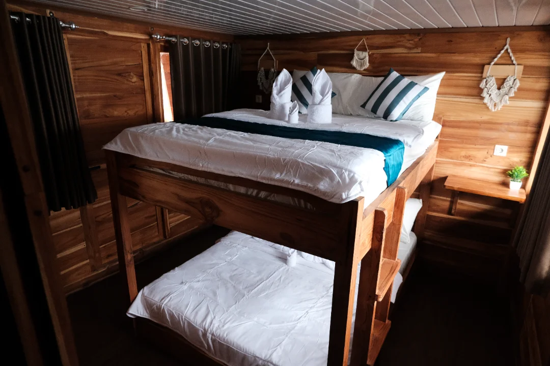 Sharing Cabin Arora