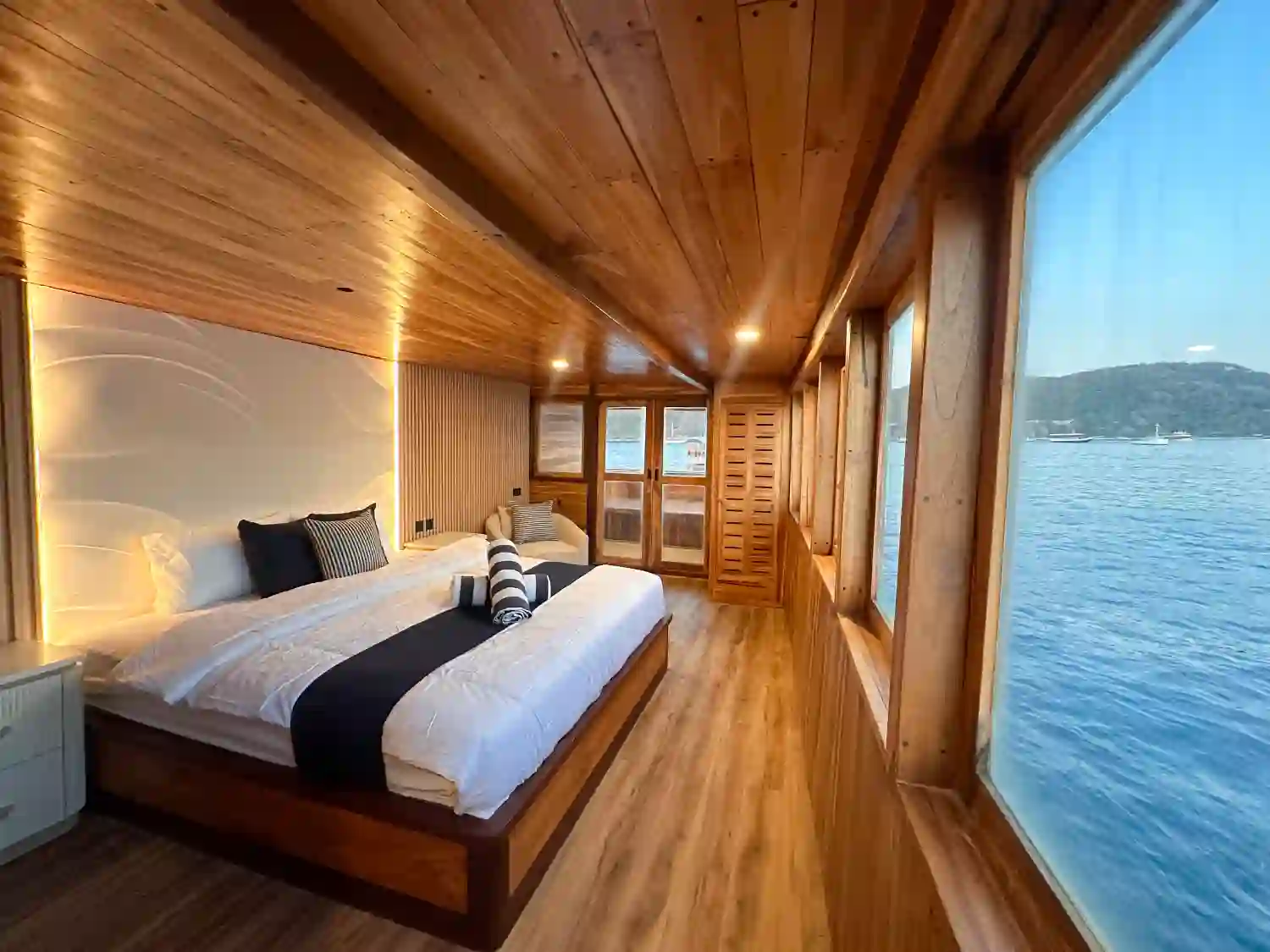 Vhale-Liveaboard-Atlantic-Cabin-2