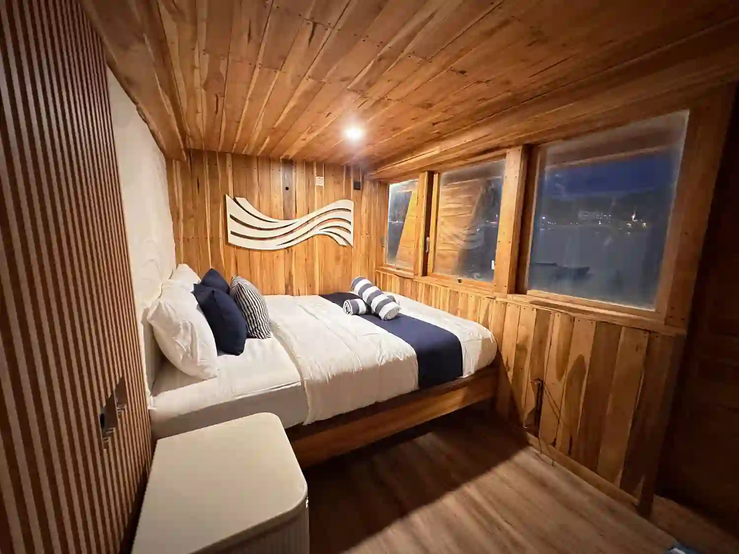 Vhale-Liveaboard-Oceanic-Cabin-3