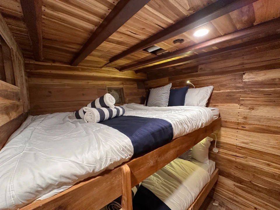 Vhale-Liveboard-Coral-Private-Cabin